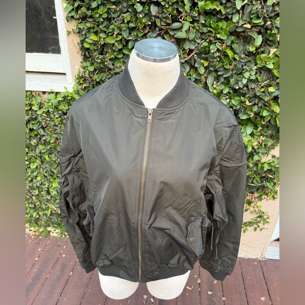 🔥🔥OFFER $15 DEAL ALERT🔥🔥Woman’s Olive Green Bomber Jacket XL - Picture 7 of 16